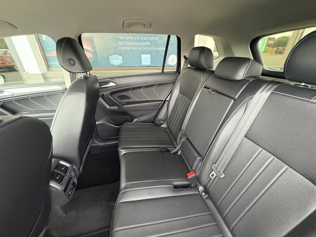 Used 2024 Volkswagen Tiguan SE AWD/4WD image 18