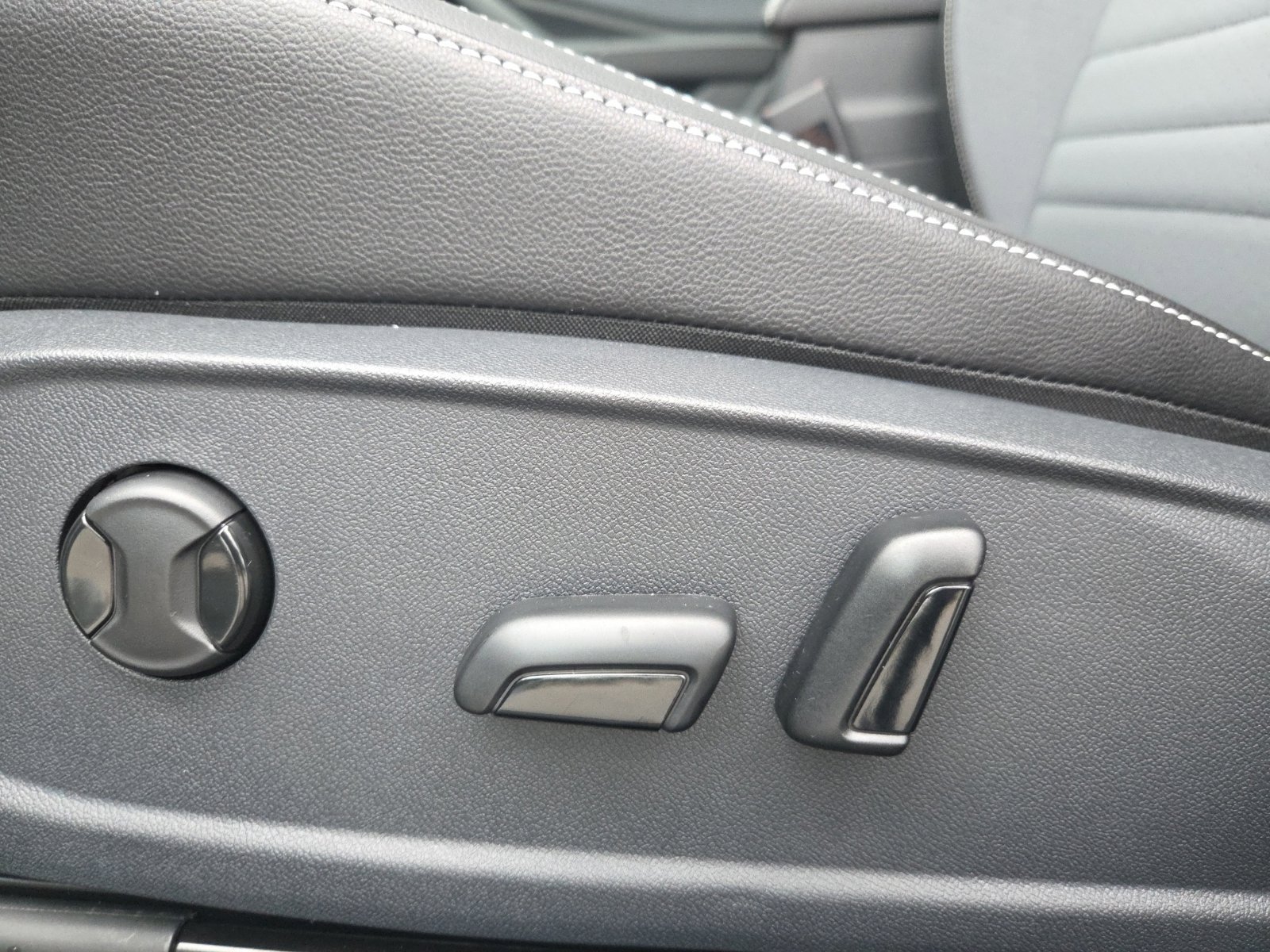 New 2027 Volkswagen Jetta SE FWD image 18