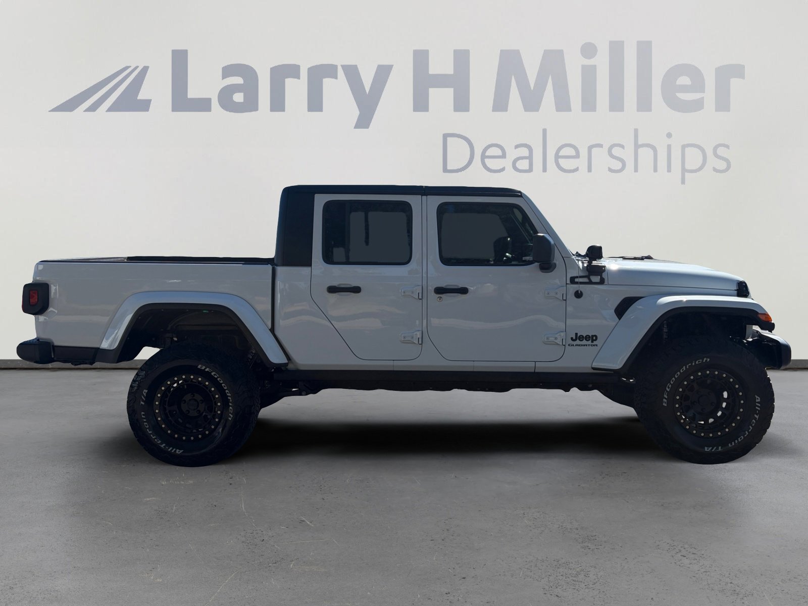 Used 2022 Jeep Gladiator Sport AWD/4WD image 6