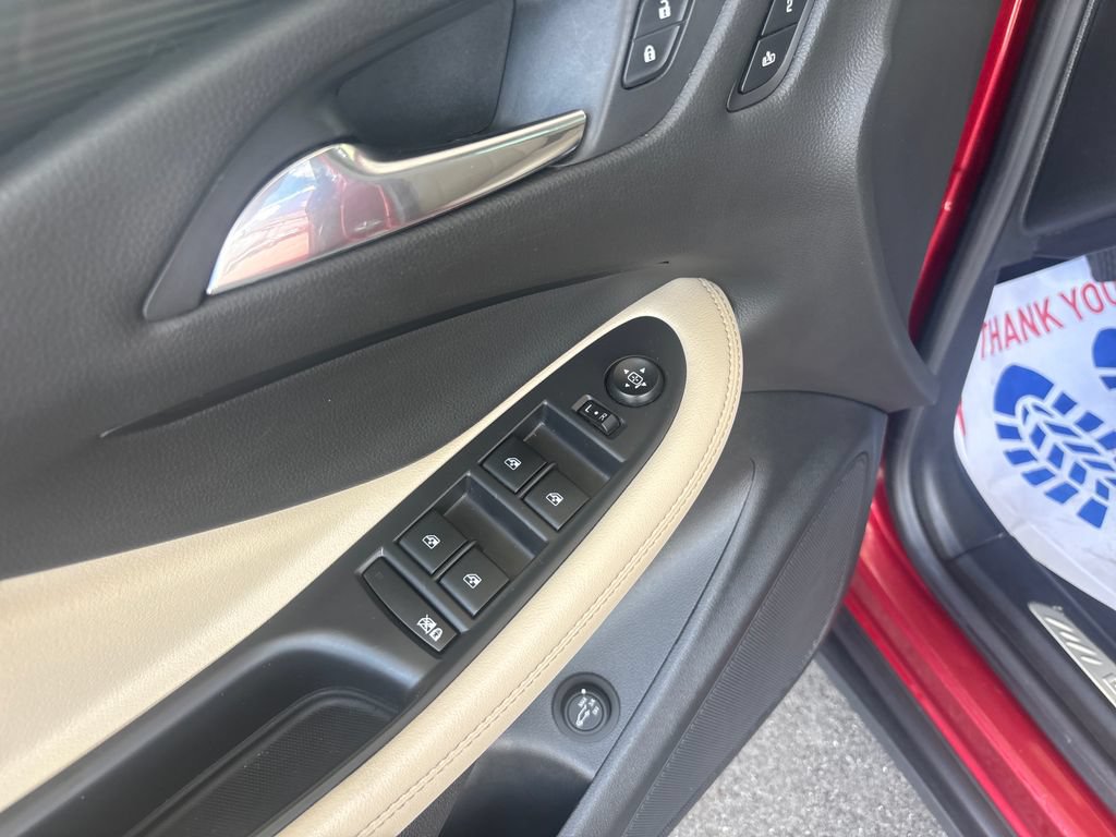 Used 2020 Buick Envision Essence w/ LPO, Cargo Package FWD image 16