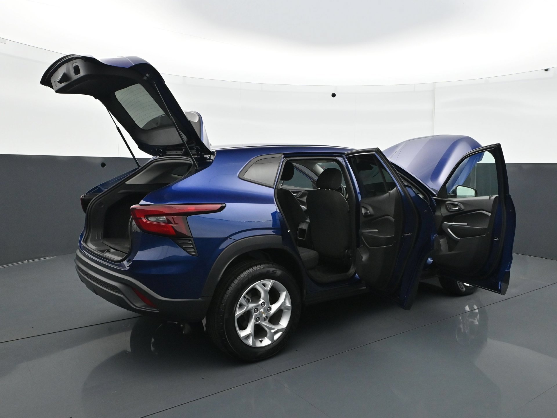 Used 2024 Chevrolet Trax LS w/ LS Convenience Package FWD image 32