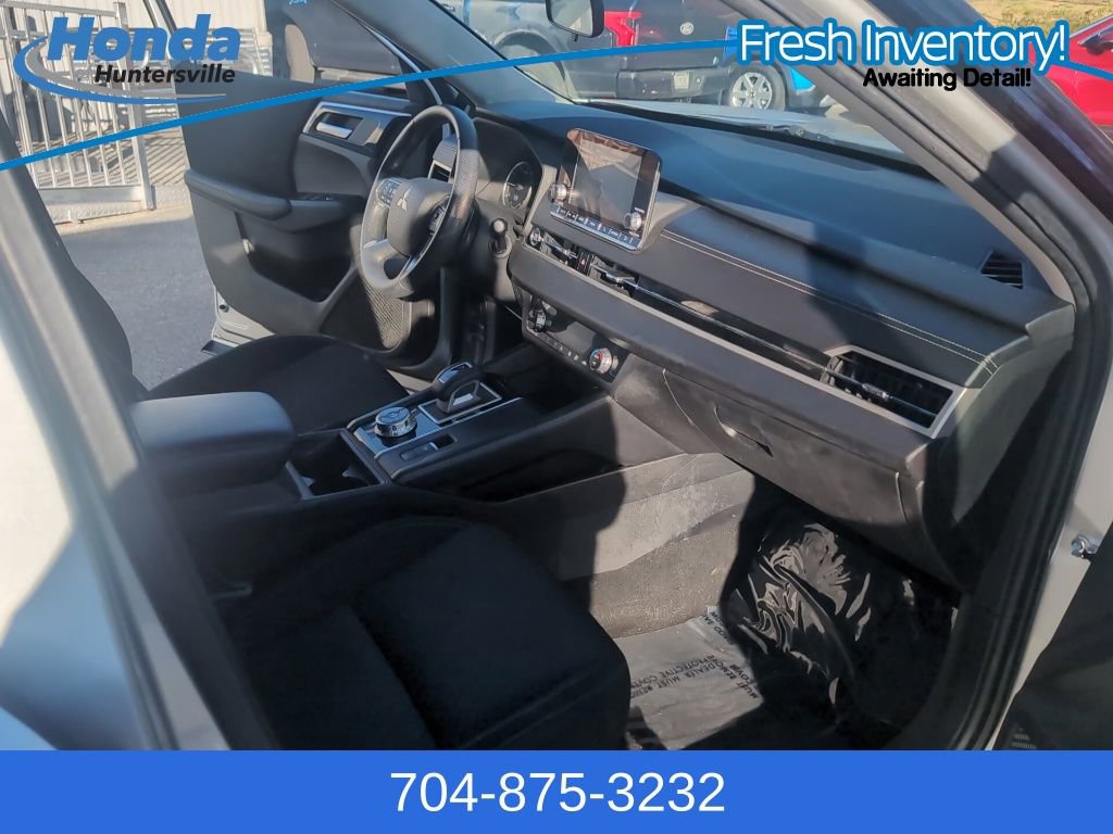 Used 2022 Mitsubishi Outlander ES image 15