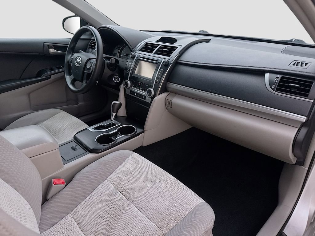 Used 2012 Toyota Camry LE FWD image 30