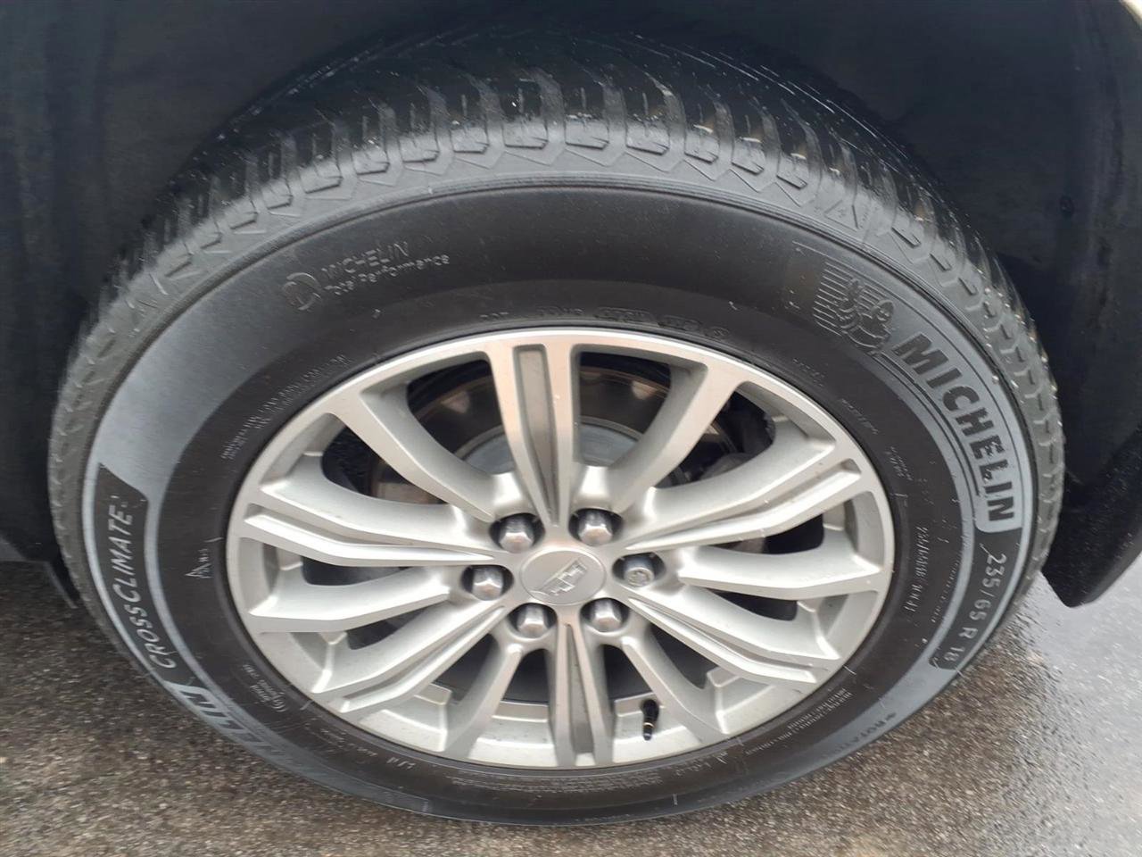 Used 2018 Cadillac XT5 Luxury w/ Driver Awareness Package image 11