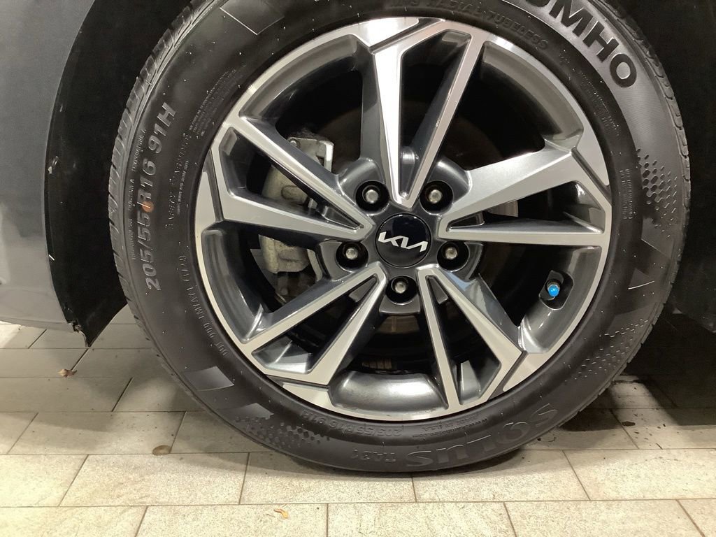 Certified 2023 Kia Forte LXS image 25