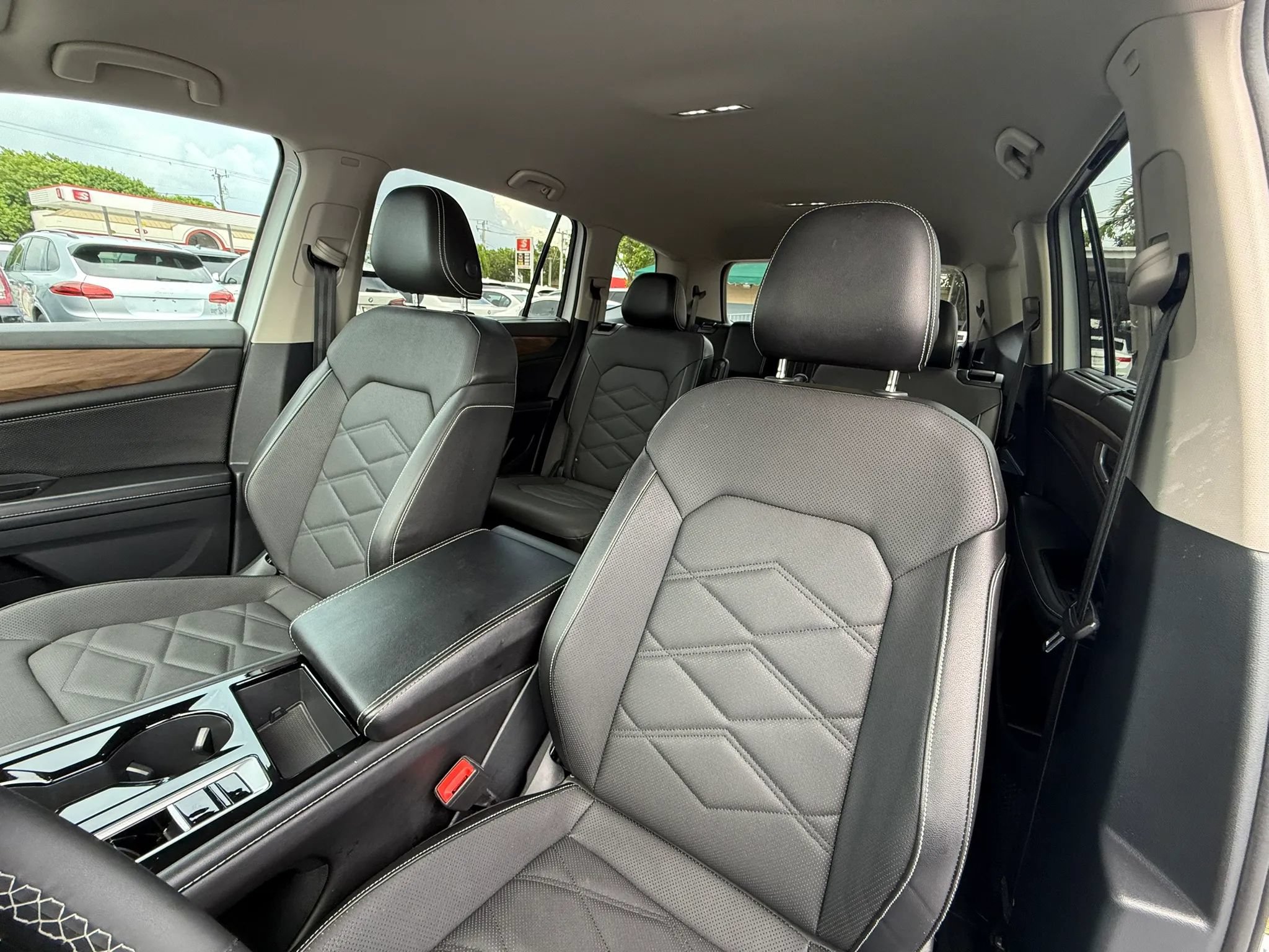 Used 2024 Volkswagen Atlas SE FWD image 14