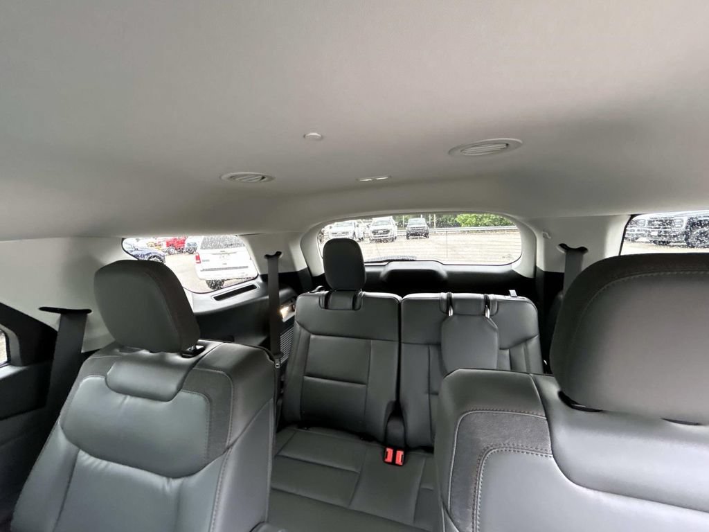 Used 2026 Ford Explorer Active w/ Active Comfort Package AWD/4WD image 16