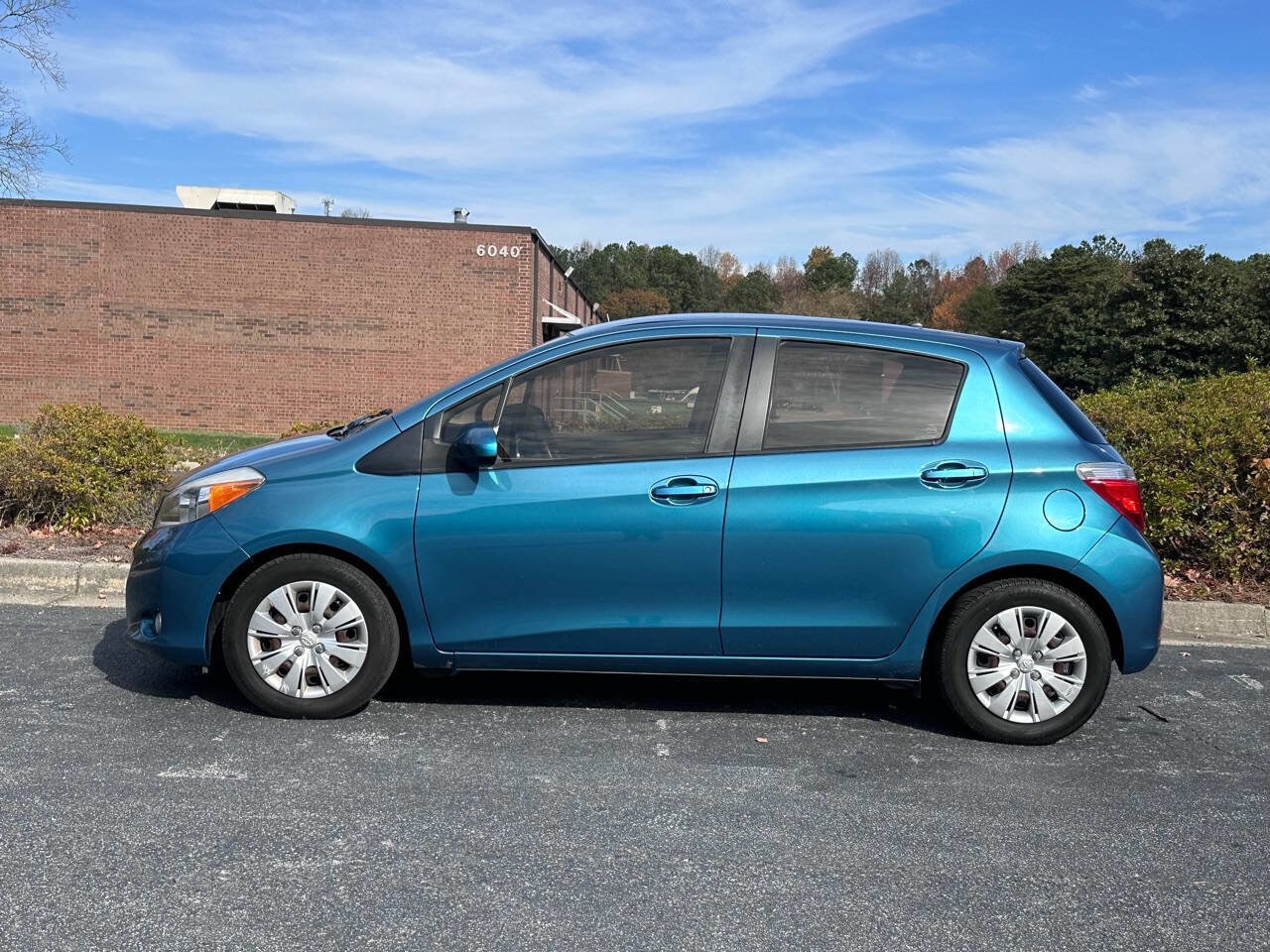 Used 2014 Toyota Yaris L image 5