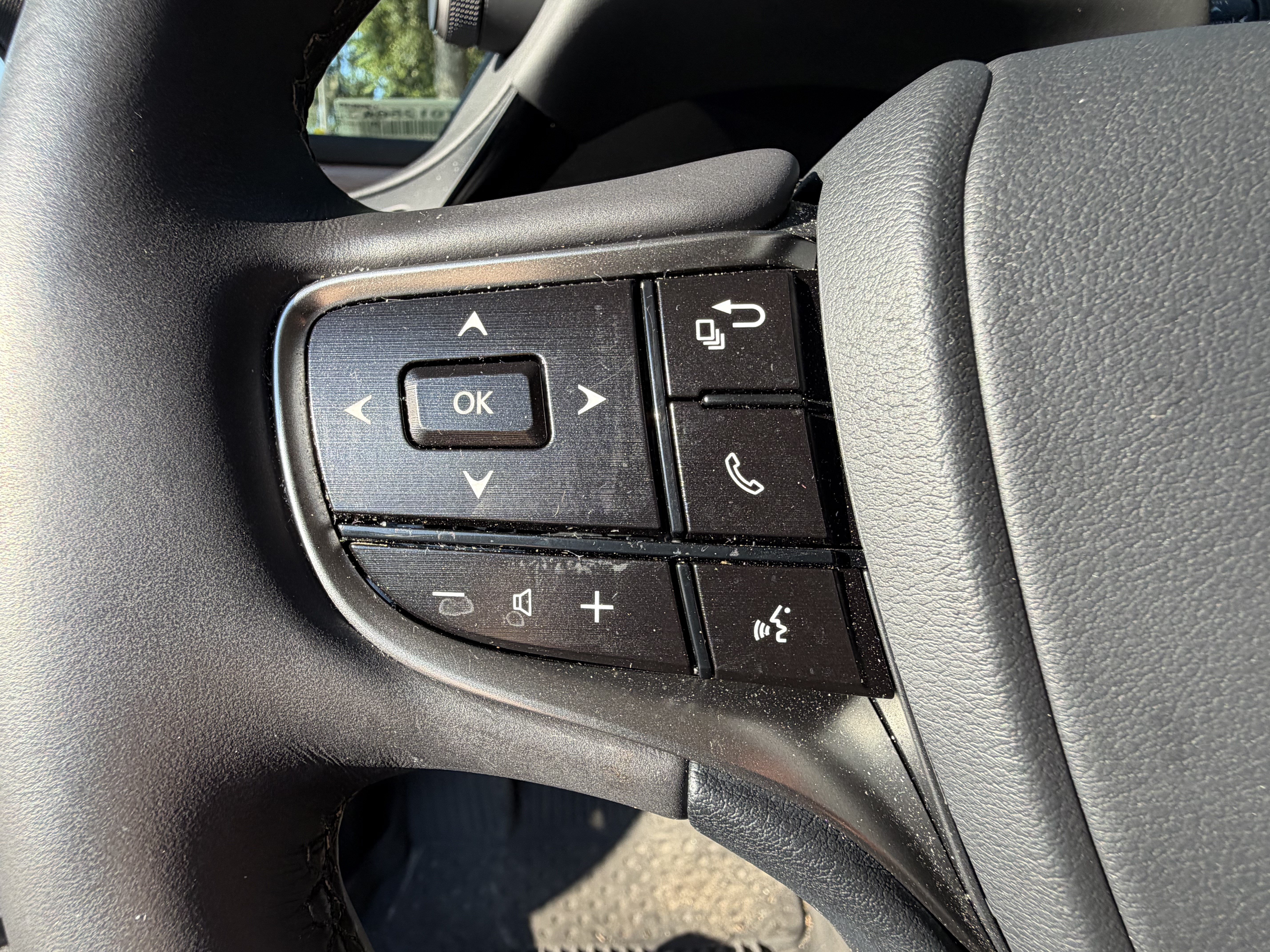Used 2023 Lexus ES 300h w/ Premium Package FWD image 18