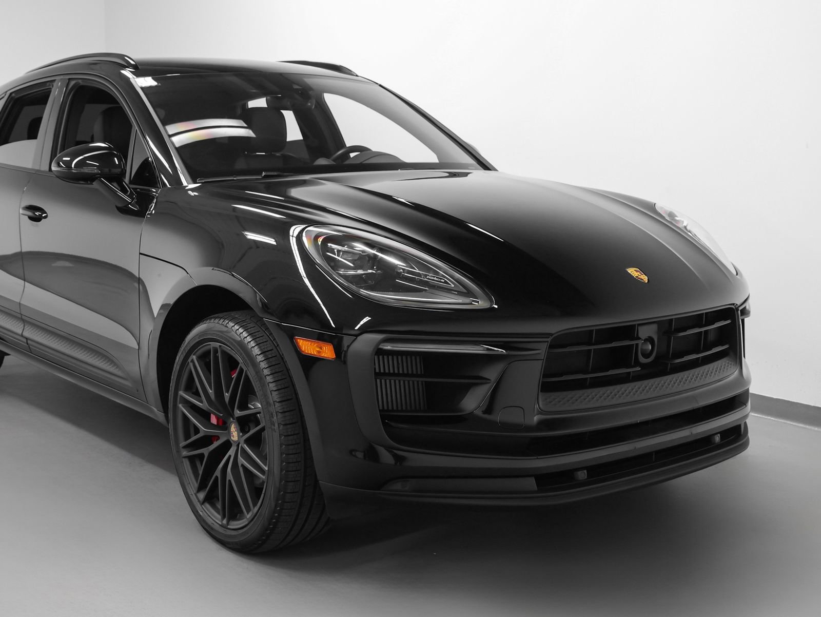 Certified 2023 Porsche Macan S image 9