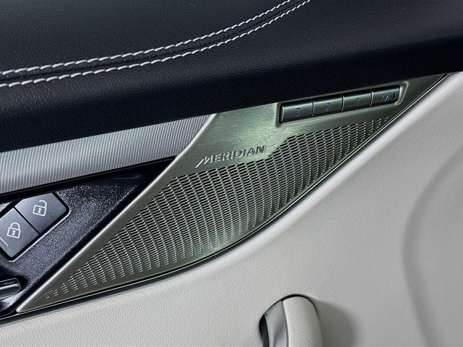 Used 2024 Jaguar F-PACE R-Dynamic S image 19