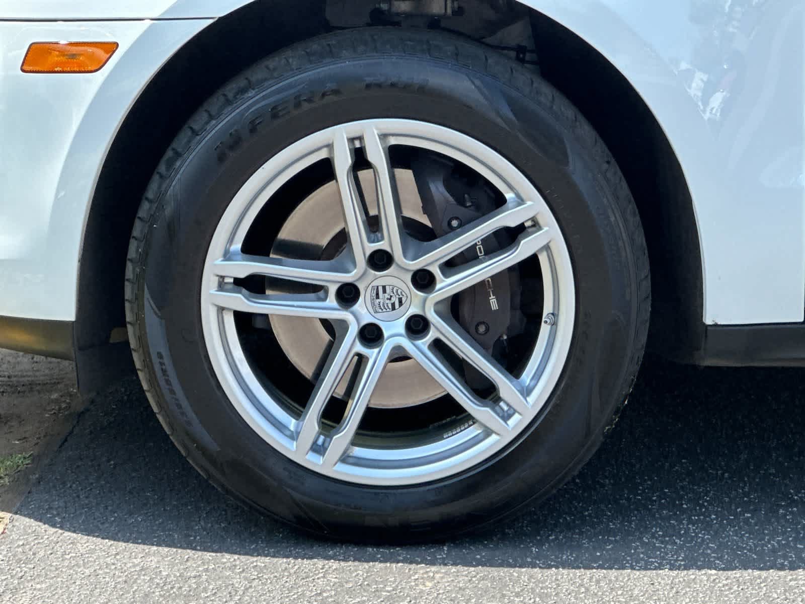 Certified 2025 Porsche Macan AWD/4WD image 31
