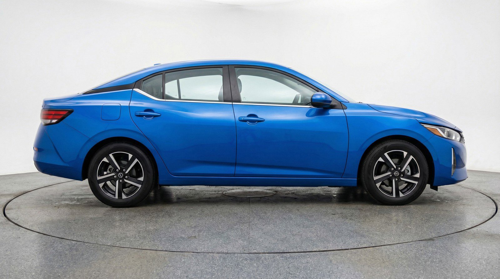 Used 2025 Nissan Sentra SV FWD image 11