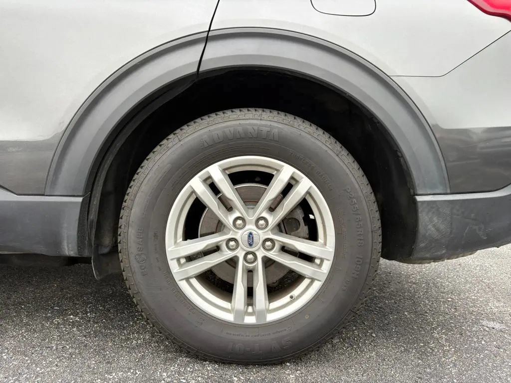 Used 2020 Ford Explorer XLT w/ Equipment Group 202A AWD/4WD image 28