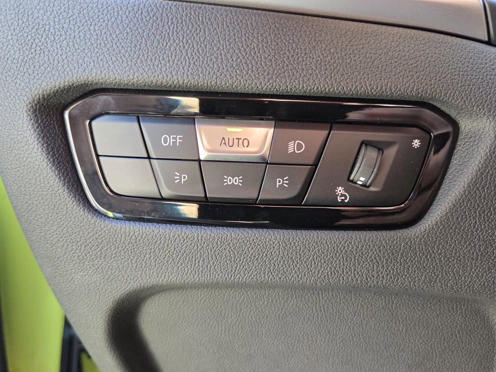 Used 2025 BMW M2 w/ Lighting Package image 21