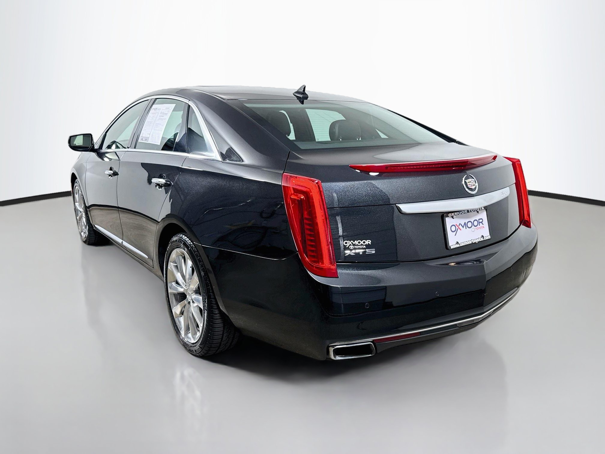 Used 2013 Cadillac XTS Luxury w/ Driver Awareness Package FWD image 5