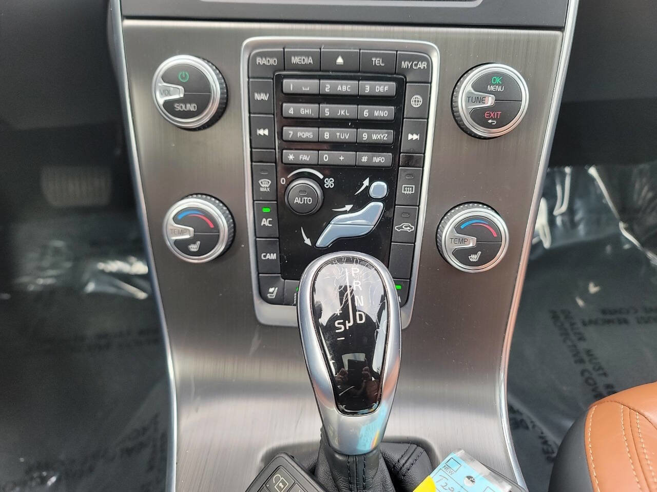 Used 2015 Volvo V60 T5 Platinum image 15