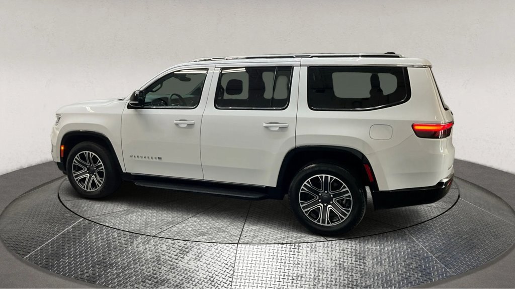 Used 2024 Jeep Wagoneer Series II w/ Flexible Seating Group image 5