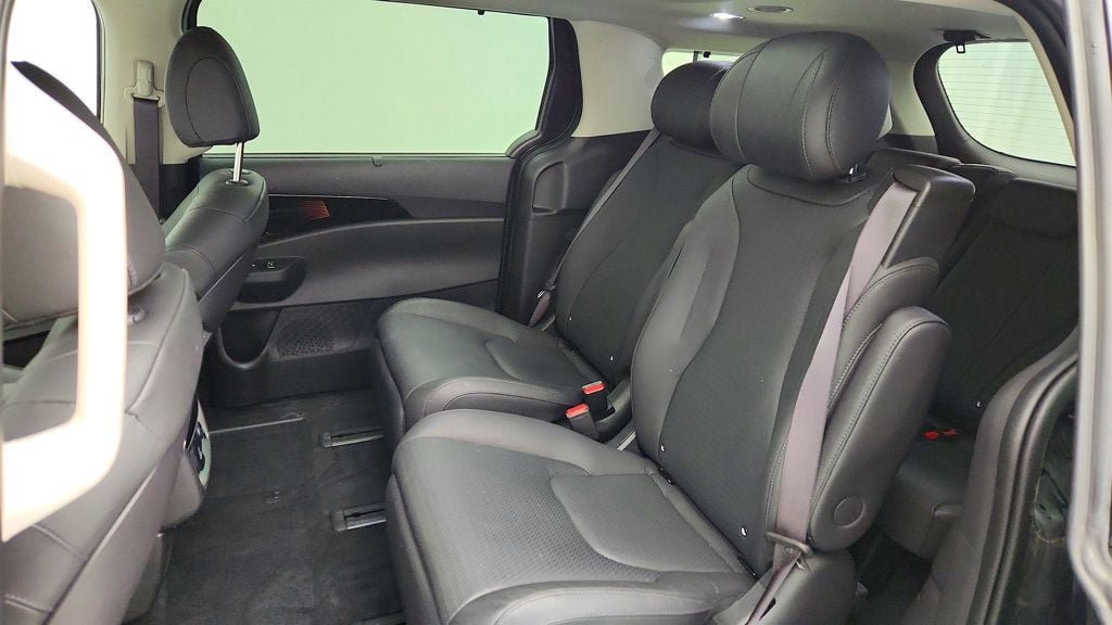 Used 2025 Kia Carnival SX Prestige FWD image 22