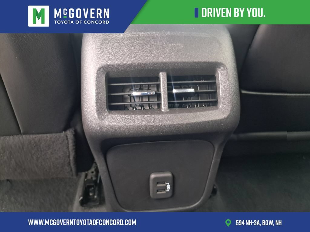 Used 2024 GMC Terrain SLT w/ Infotainment Package II AWD/4WD image 23