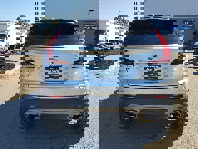 Used 2022 Cadillac XT4 Premium Luxury w/ Enhanced Visibility Package image 5