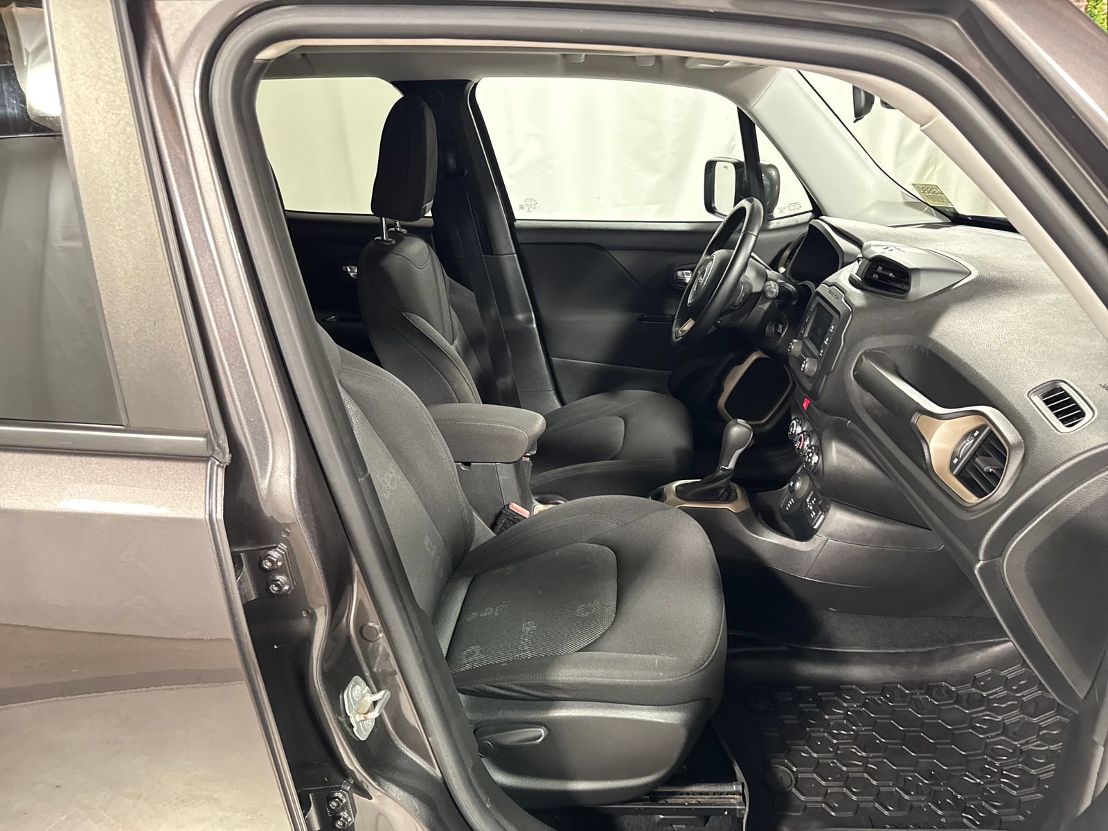 Used 2017 Jeep Renegade Latitude w/ Trailer Tow Group AWD/4WD image 37
