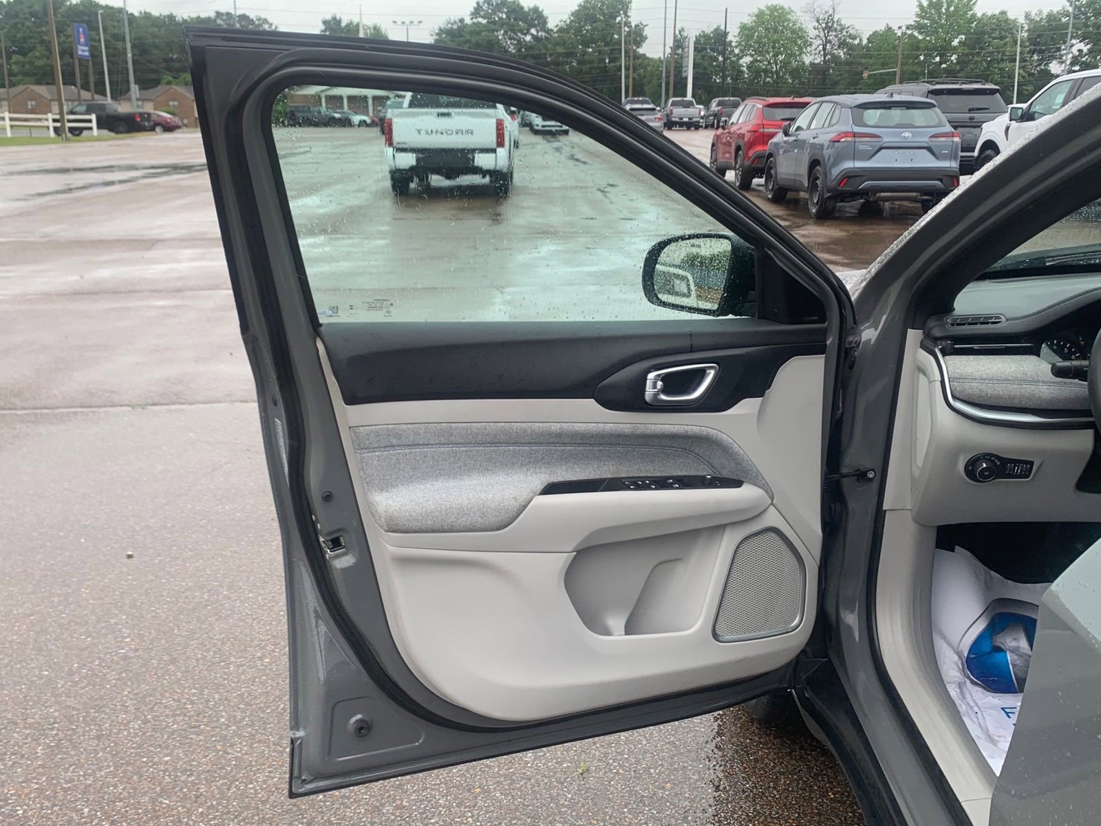 Used 2023 Jeep Compass Latitude AWD/4WD image 9