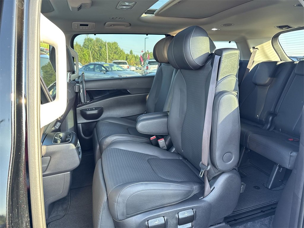 Used 2025 Kia Carnival SX Prestige image 29