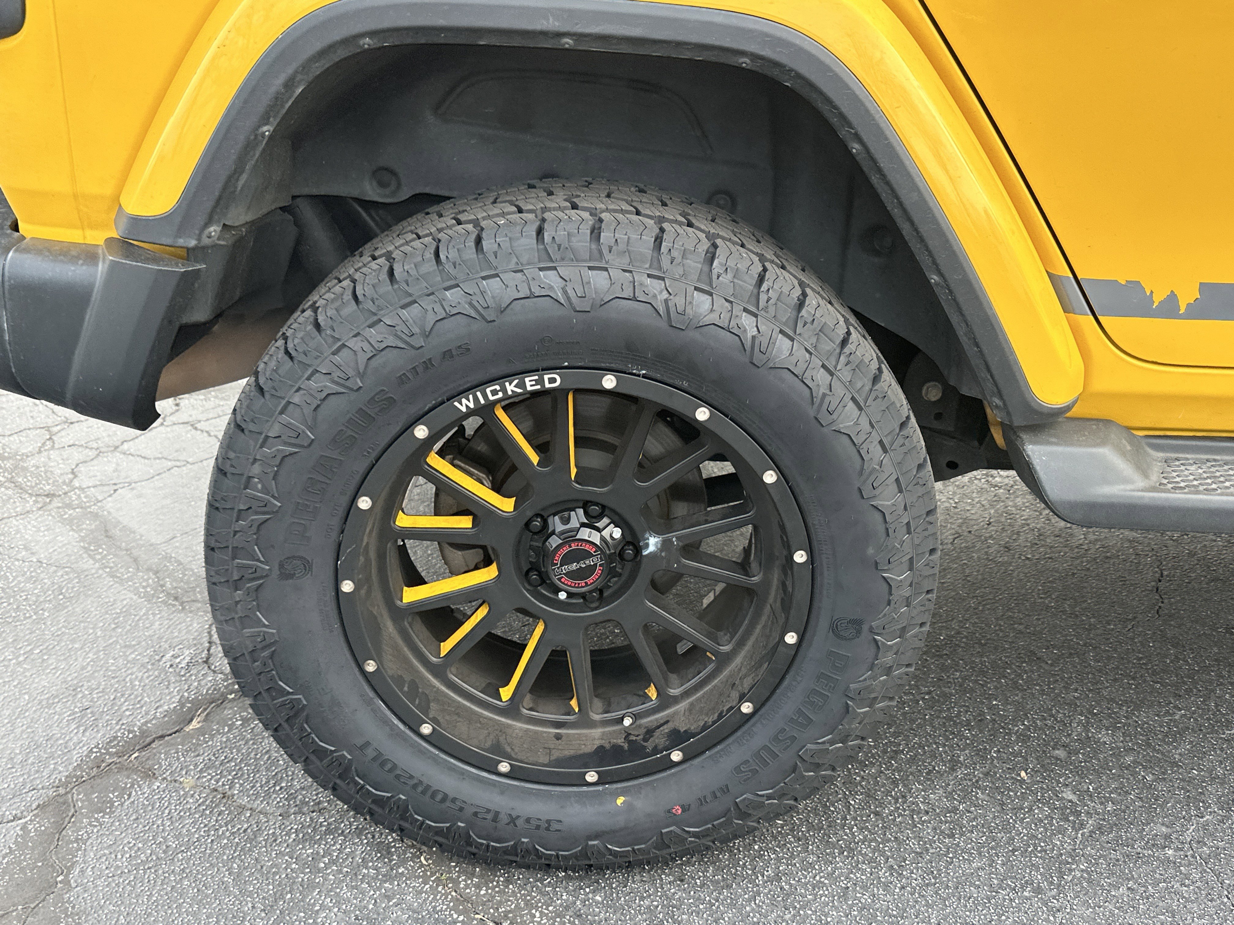 Used 2019 Jeep Wrangler Unlimited Sahara image 16