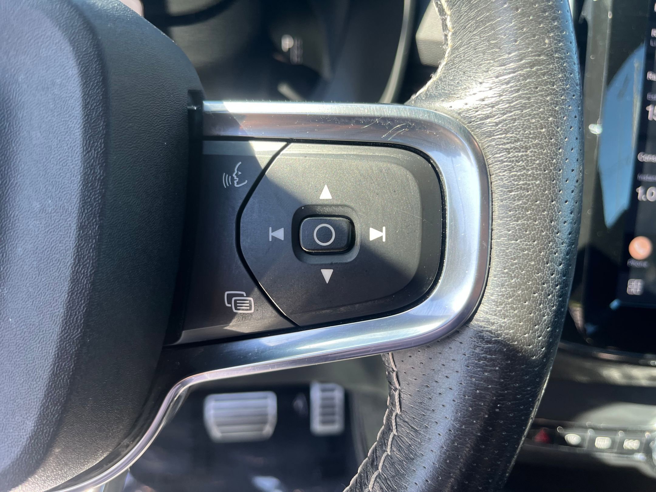 Used 2021 Volvo XC40 P8 Recharge w/ Advanced Package AWD/4WD image 14