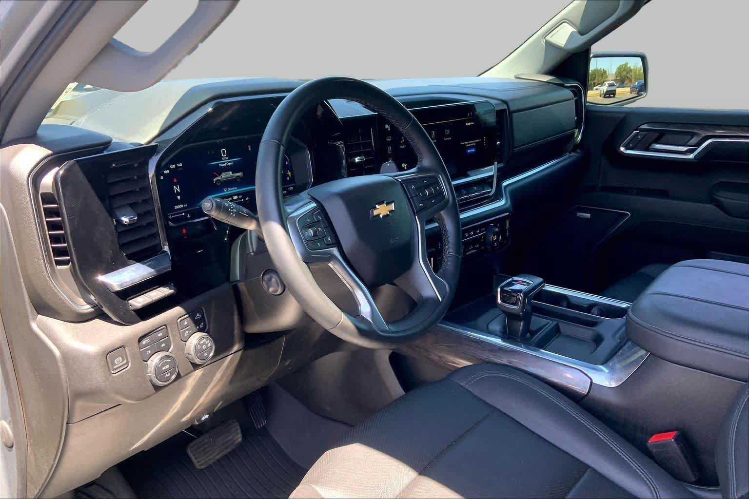 Used 2023 Chevrolet Silverado 1500 LTZ w/ LTZ Premium Package AWD/4WD image 18