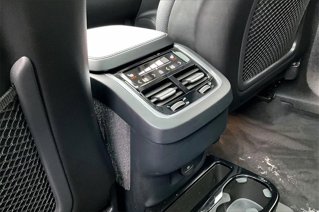 Used 2024 Volvo XC90 B6 Plus w/ Protection Package image 10