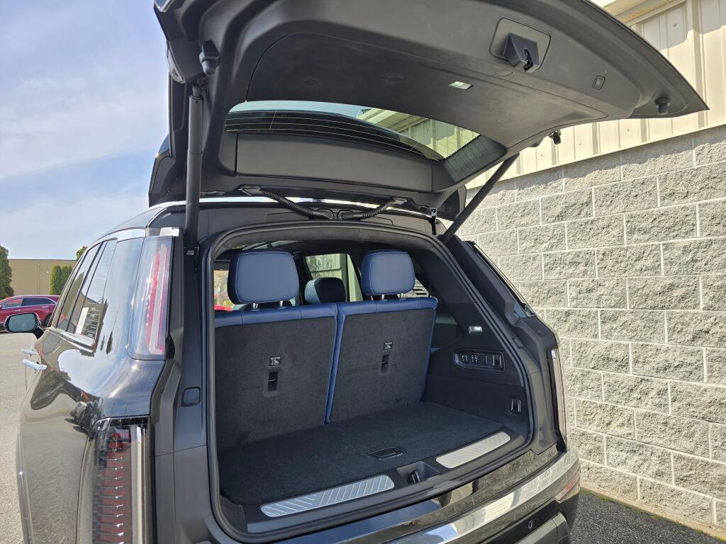 New 2026 Cadillac Vistiq Premium Luxury AWD/4WD image 8