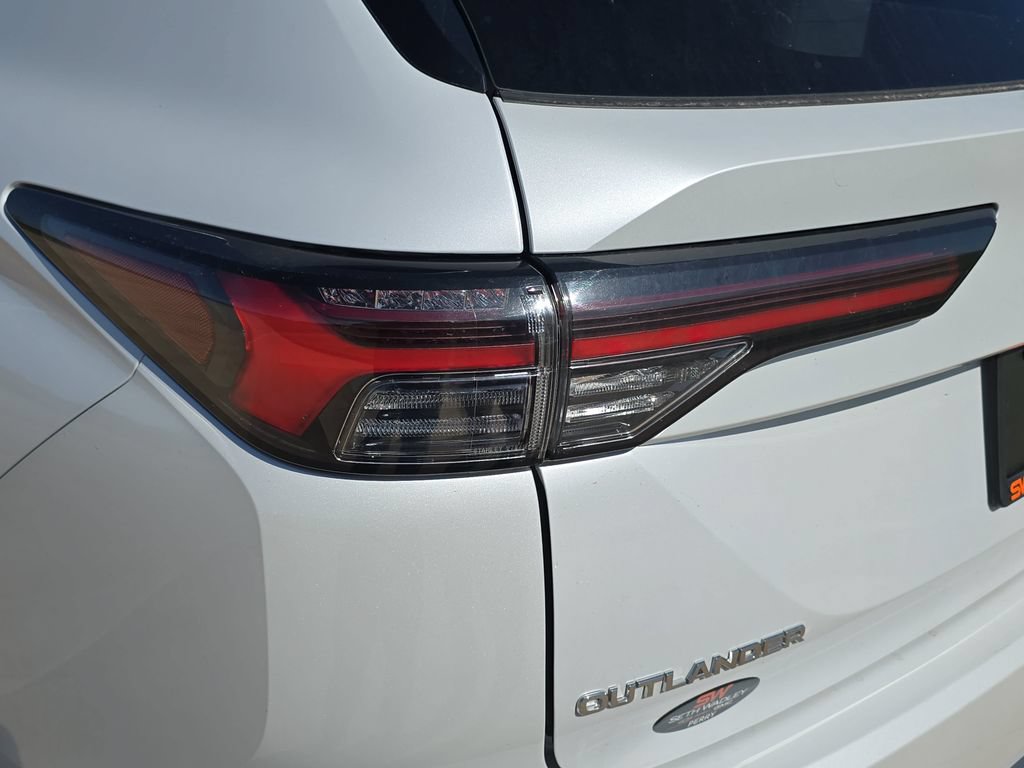 Used 2025 Mitsubishi Outlander SE AWD/4WD image 34