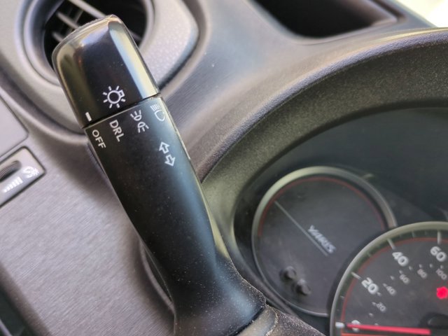 Used 2014 Toyota Yaris L image 12