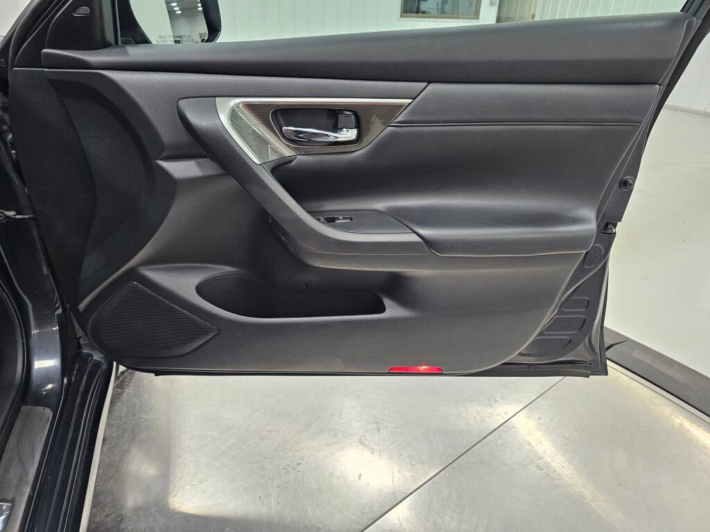 Used 2015 Nissan Altima 2.5 SL w/ Technology Package FWD image 34