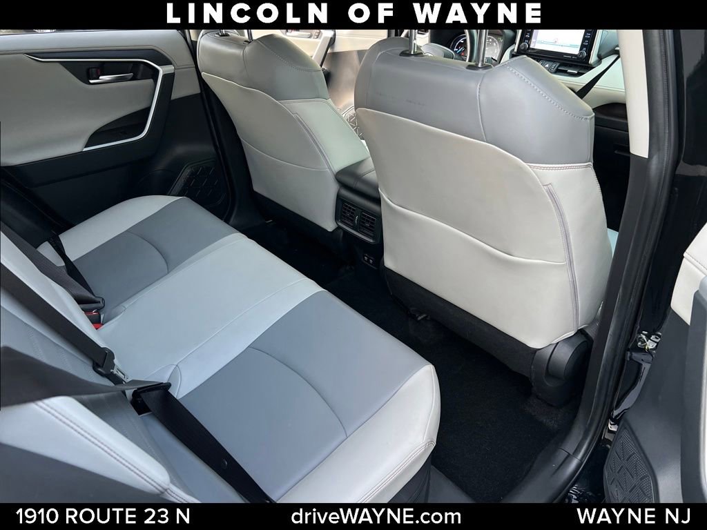 Used 2019 Toyota RAV4 Limited w/ Carpet Mat Package image 18