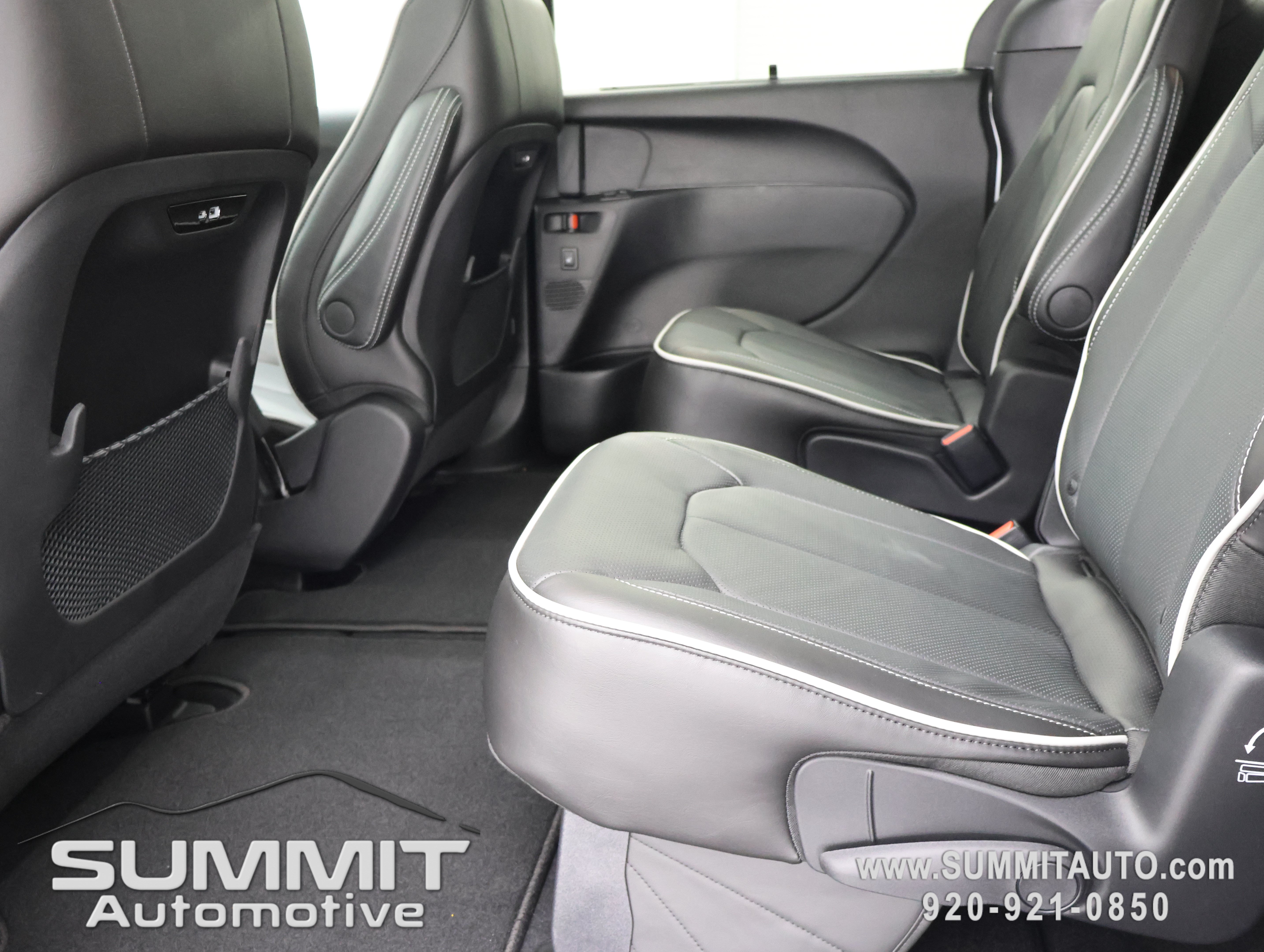 New 2027 Chrysler Pacifica Limited AWD/4WD image 9