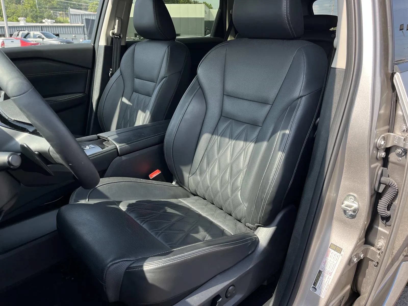 Used 2025 Nissan Rogue Platinum w/ Tech Package FWD image 31