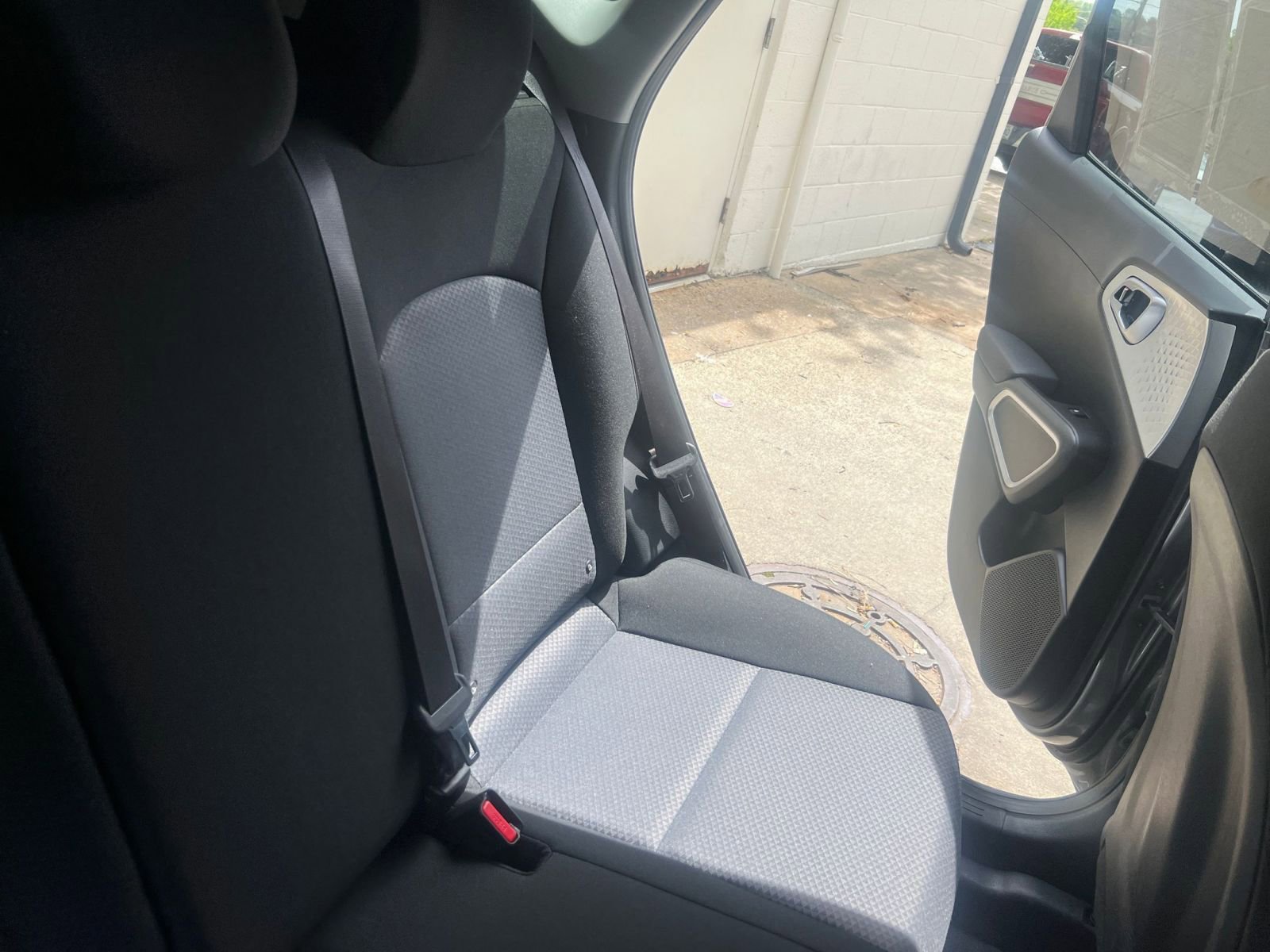 Used 2025 Kia Soul LX w/ LX Technology Package FWD image 32