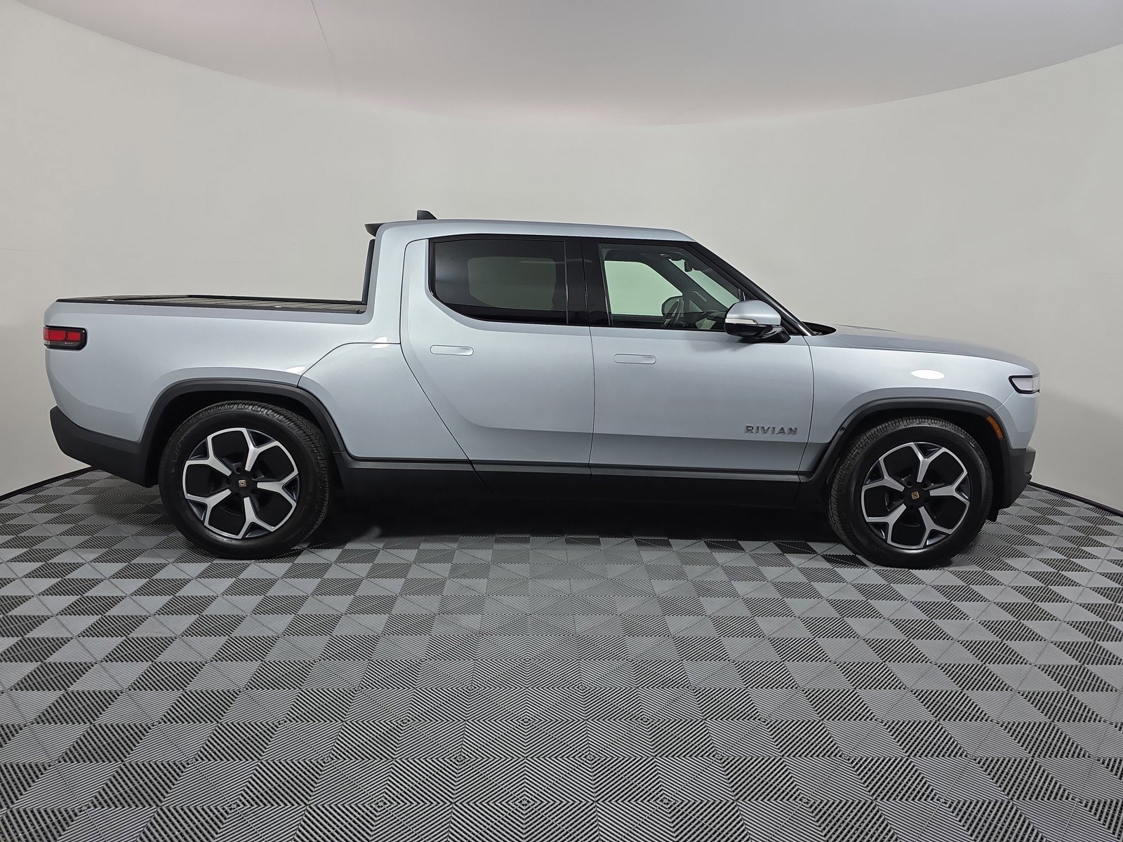 Used 2024 Rivian R1T Adventure AWD/4WD image 6