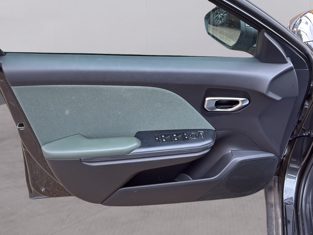 Used 2025 Kia K4 EX FWD image 37