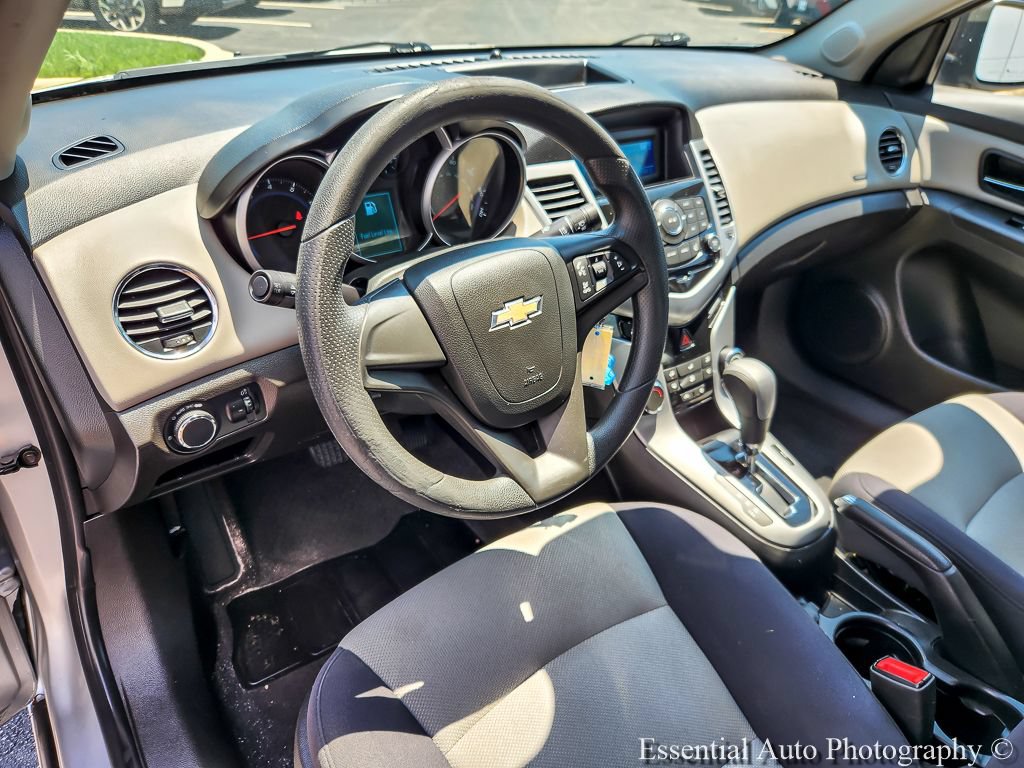 Used 2013 Chevrolet Cruze LS FWD image 8
