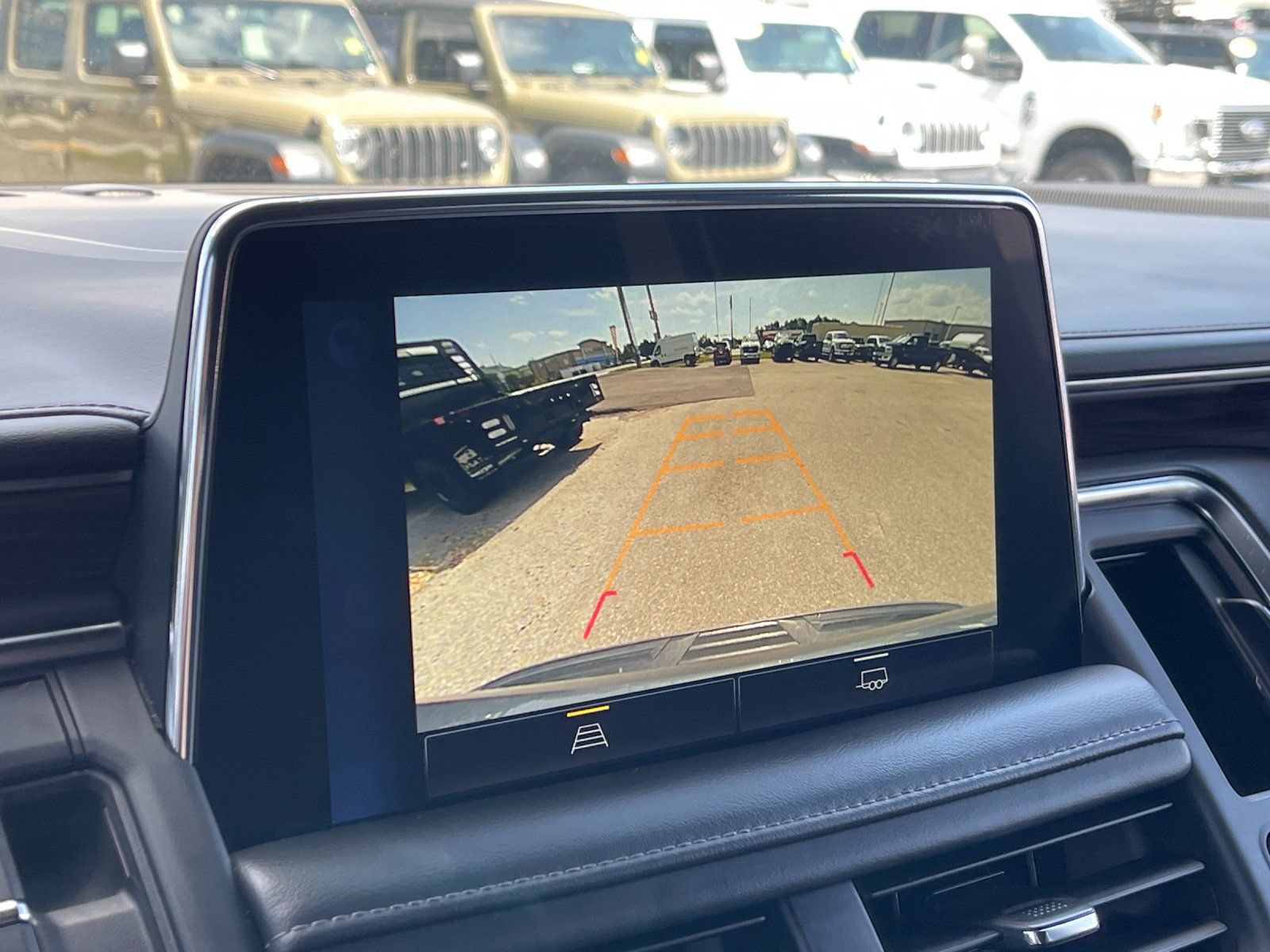 Used 2022 Chevrolet Suburban Z71 AWD/4WD image 23