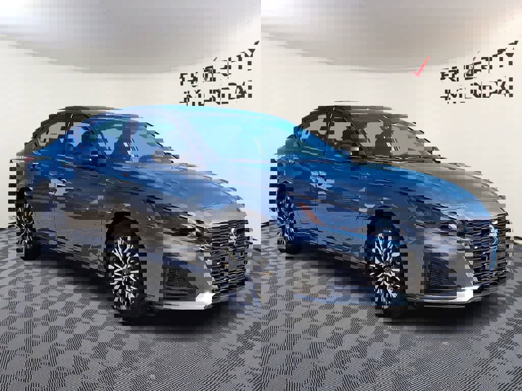 Used 2025 Nissan Altima 2.5 SV image 3