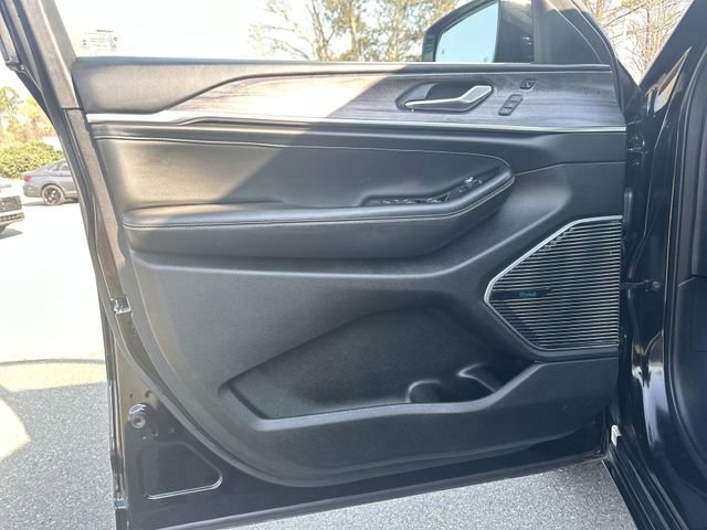 Used 2022 Jeep Grand Cherokee L Overland w/ Luxury Tech Group IV image 14