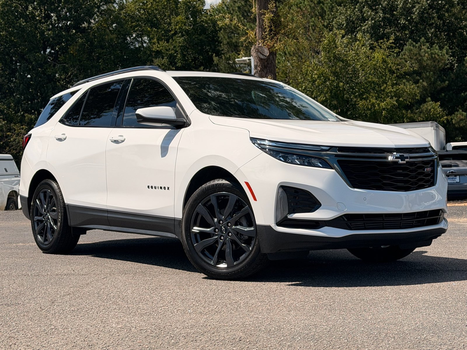 Used 2023 Chevrolet Equinox RS FWD image 2