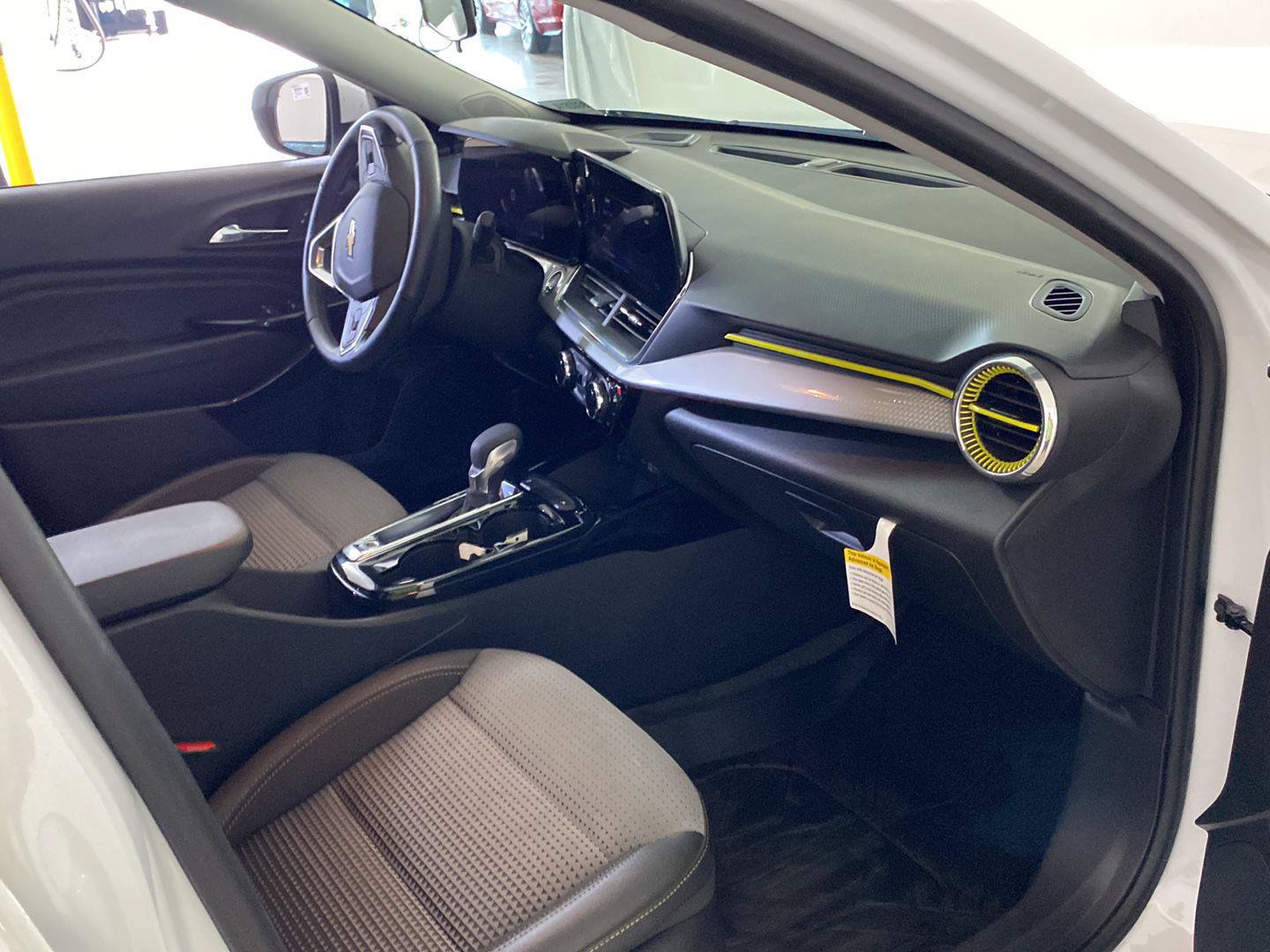 Certified 2024 Chevrolet Trax LT w/ Driver Confidence Package FWD image 41
