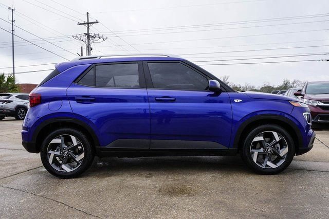 Used 2025 Hyundai Venue Limited image 4
