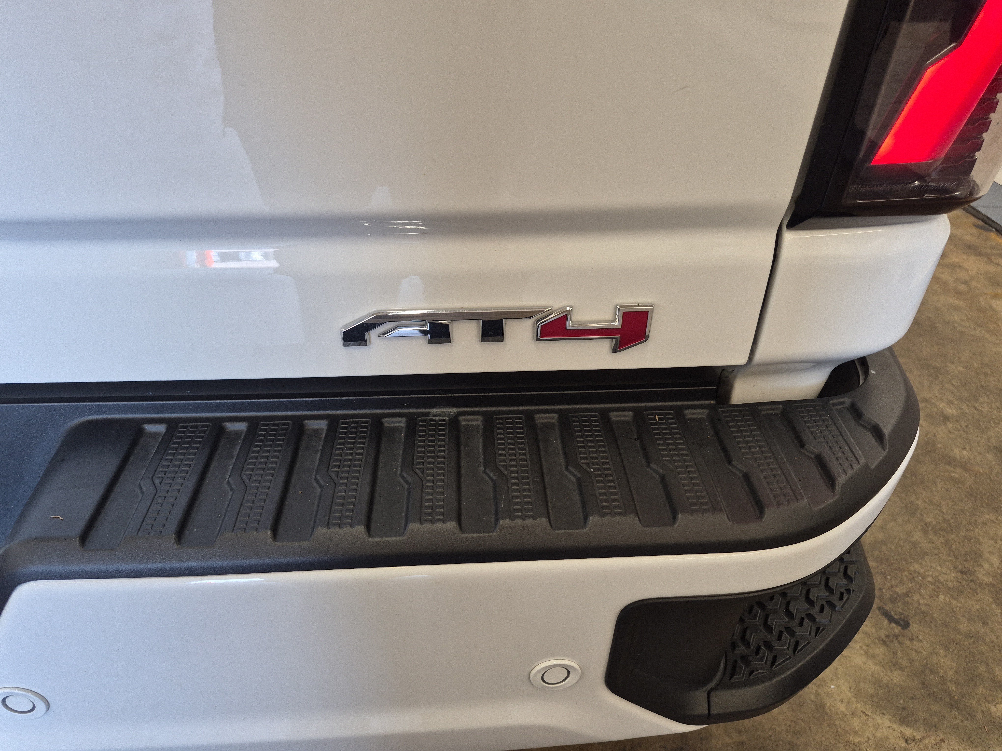 Used 2025 GMC Sierra 2500 AT4 w/ AT4 Premium Plus Package AWD/4WD image 7